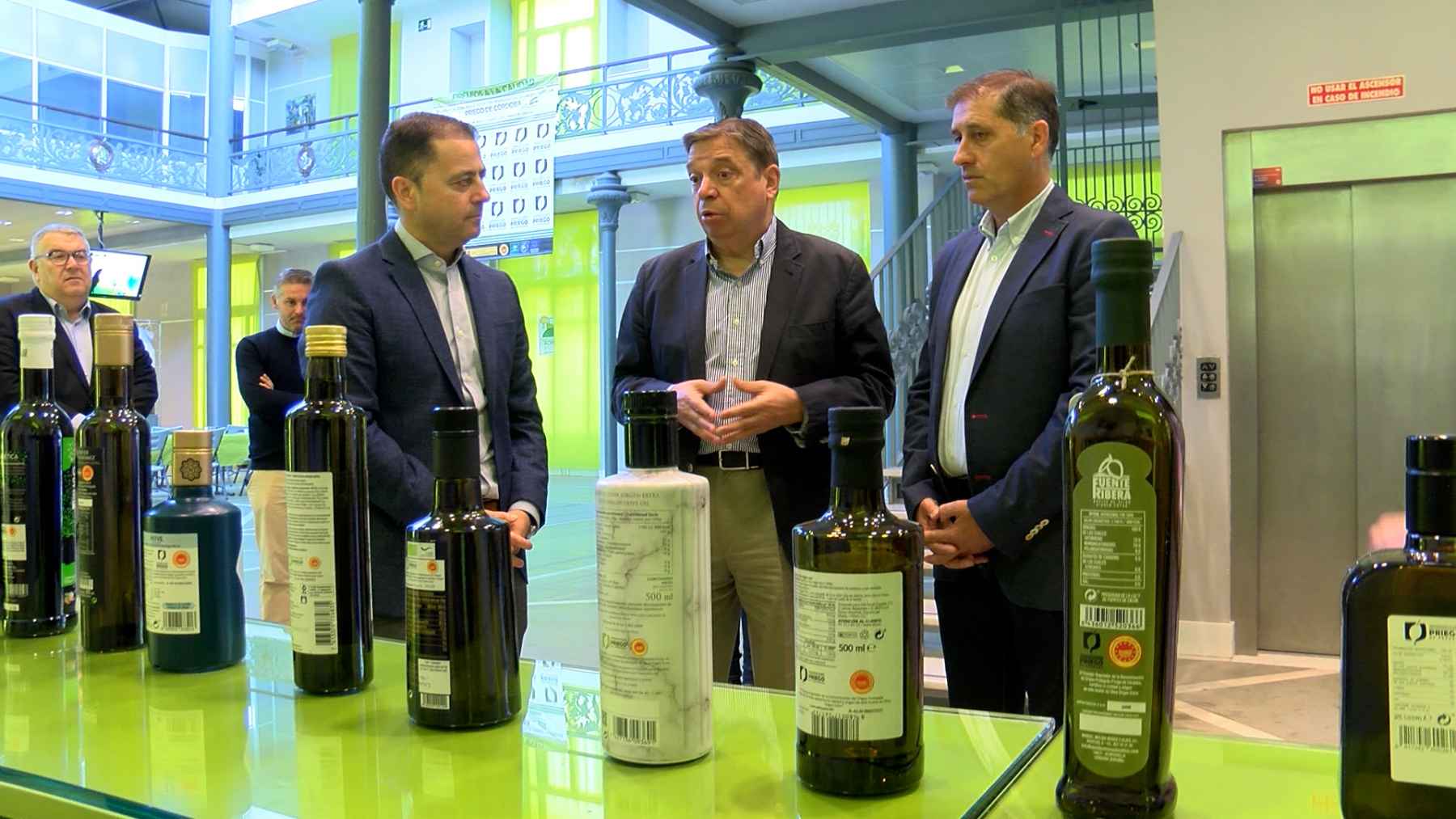 Muela, Planas y Aguilera, esta mañana en la sede de la D.O.P.