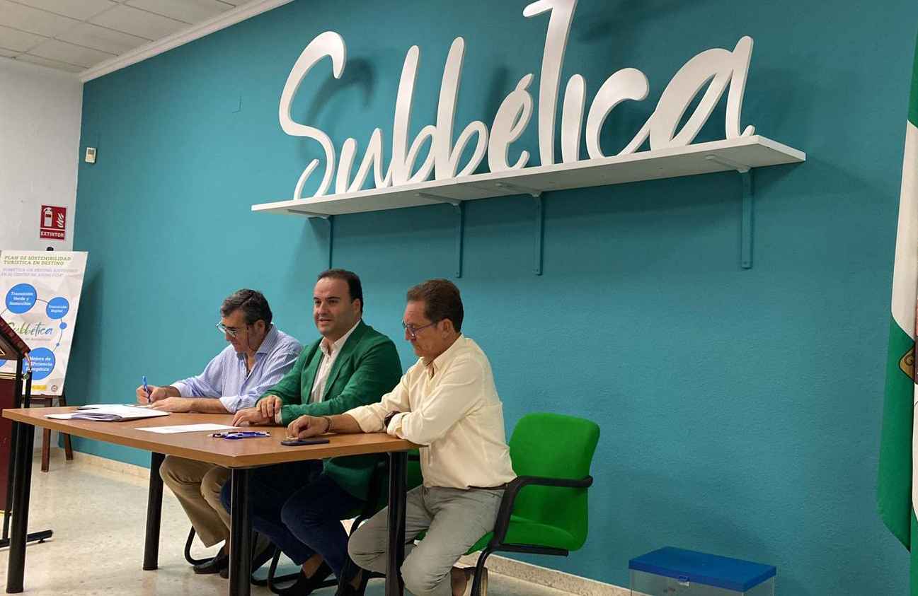 Valdivia junto a Francisco Casas, en la reunión celebrada ayer.