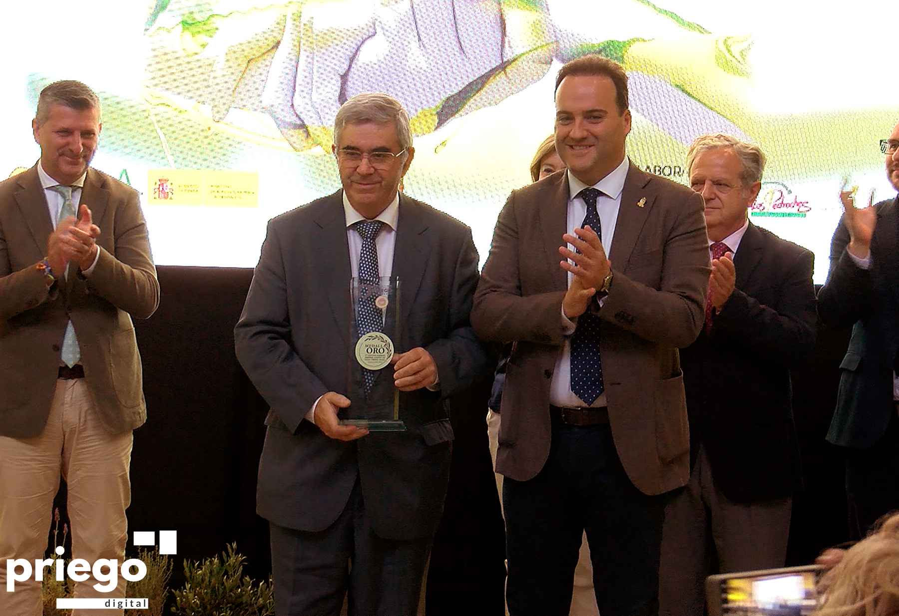 Francisco Serrano, de Almazaras de la Subbética (medalla de oro) y Juan R. Valdivia.