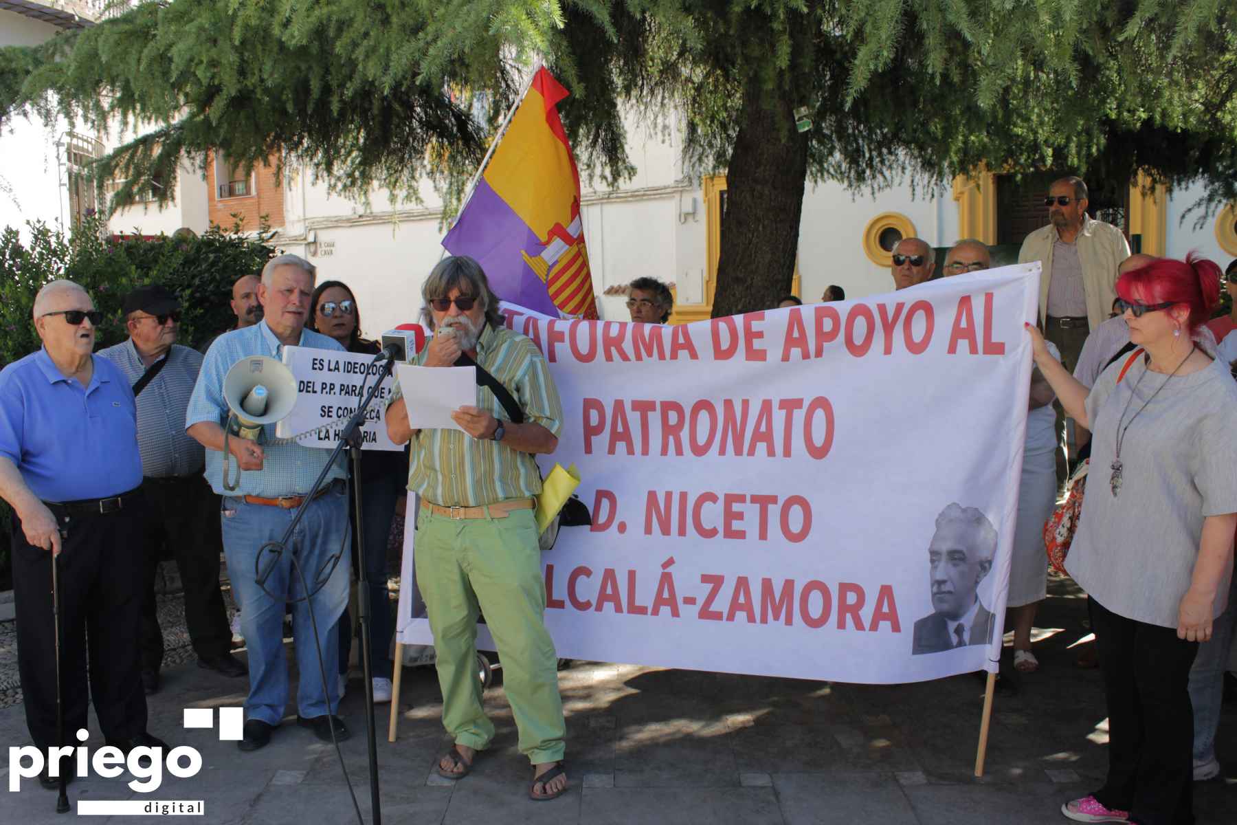 Lectura del manifiesto, esta mañana en la plaza de la Constitución.