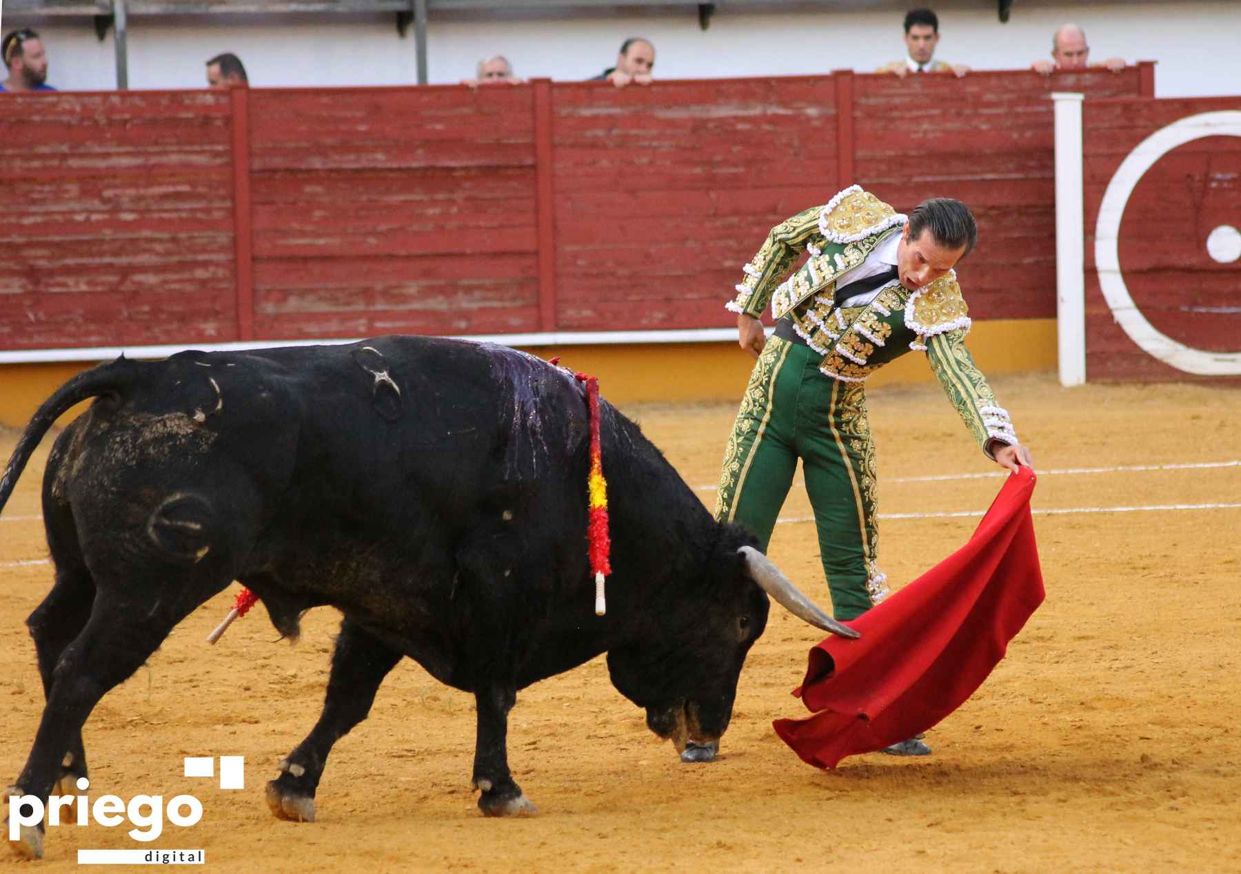 Curro Durán toreando al natural al noble tercero.