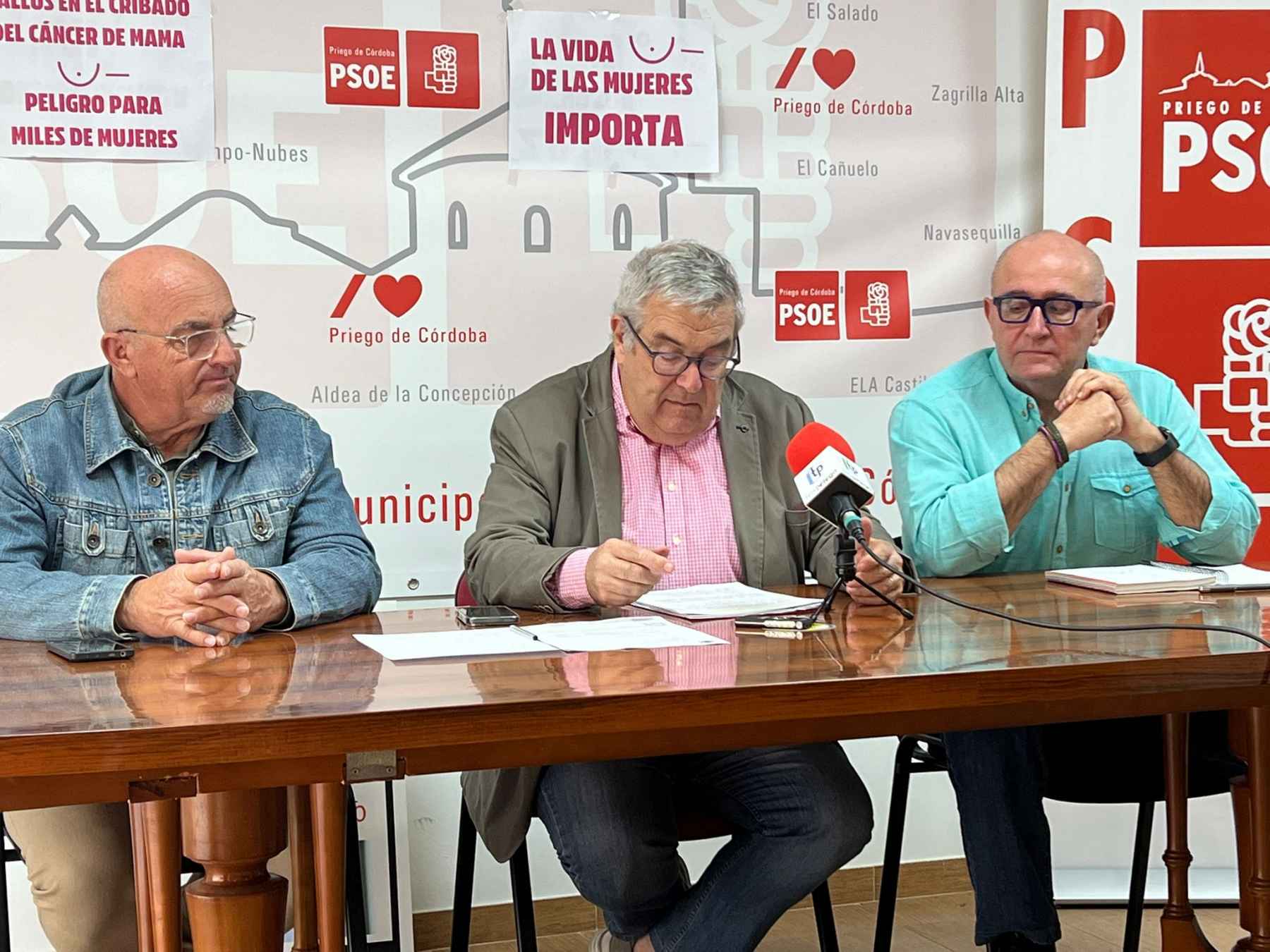 Imagen de la rueda de prensa del PSOE prieguense.