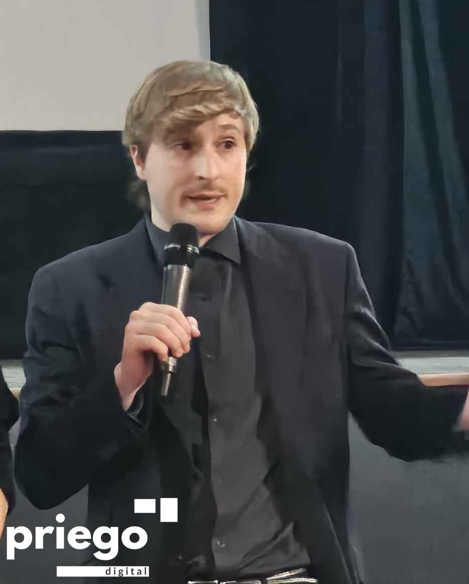 Nach Solís, guinista.