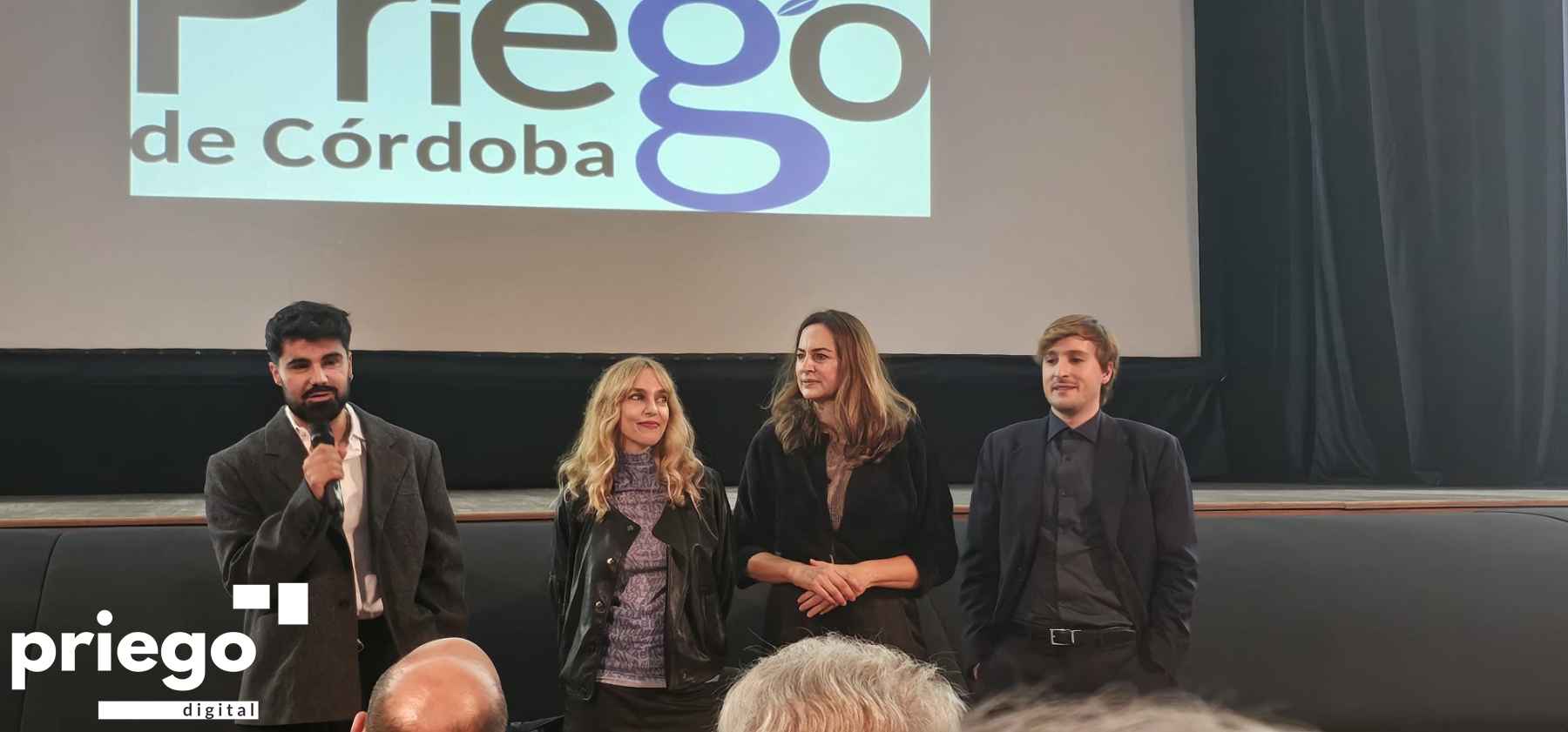 El equipo artístico del corto tras la proyección.