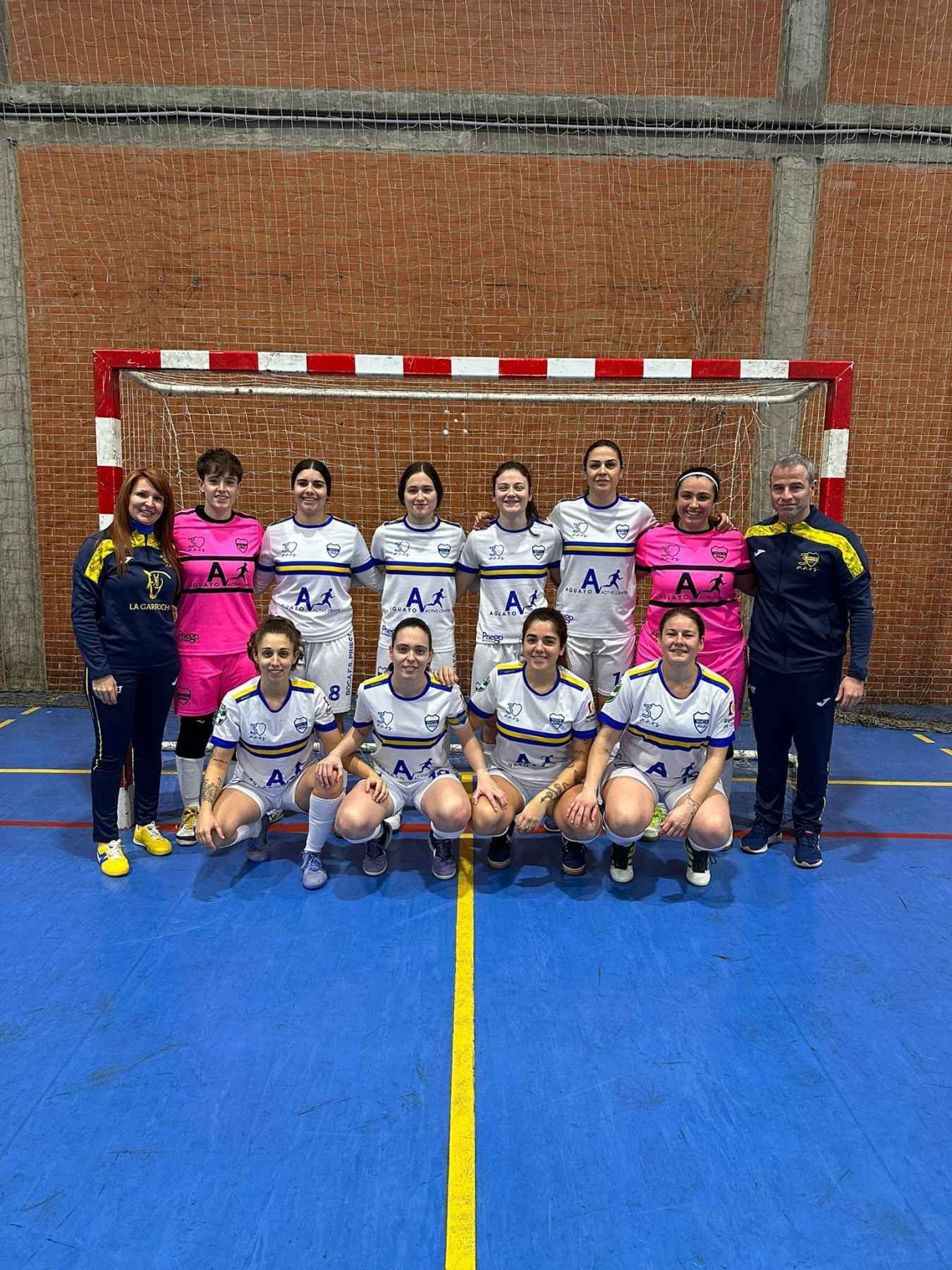 Formación del equipo prieguense.