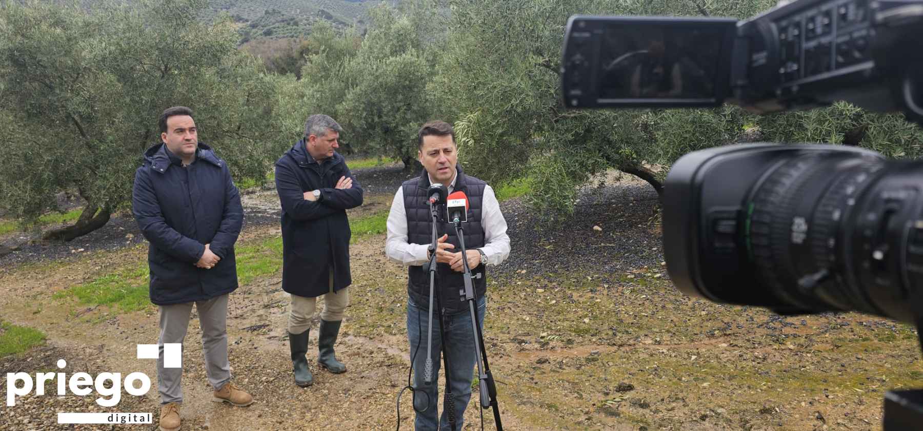 Valdivia, Acosta y Muela durante su comparecencia.