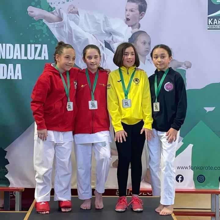 Podio de la categoría infantil femenina.