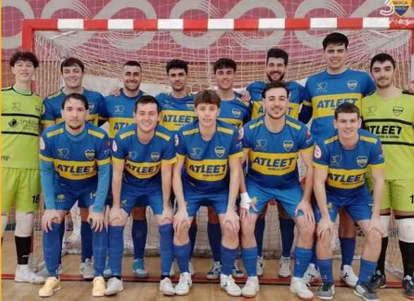 Formación del equipo prieguense en la cancha sevillana.