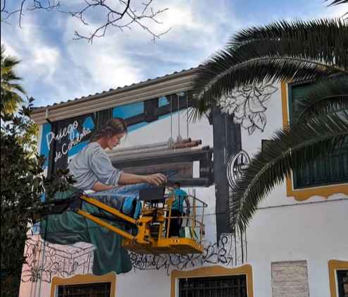 Imagen de la elaboración del mural.