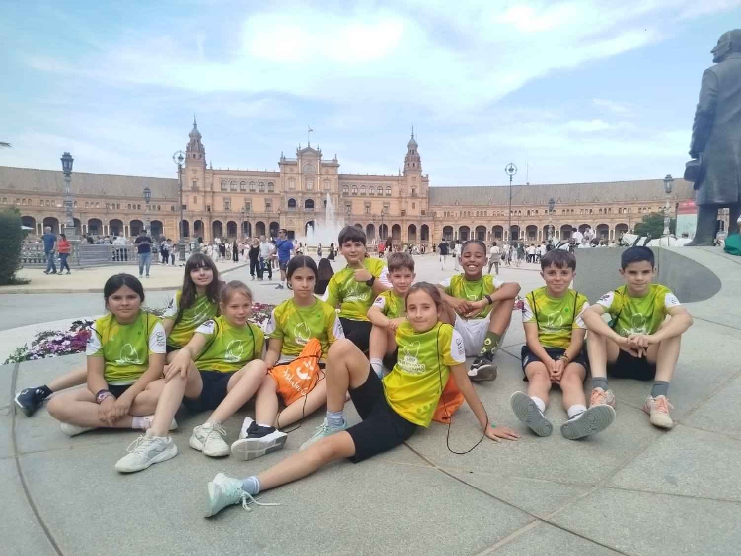 Participantes del CEIP Virgen de la Cabeza de Priego en las Miniolimpiadas.