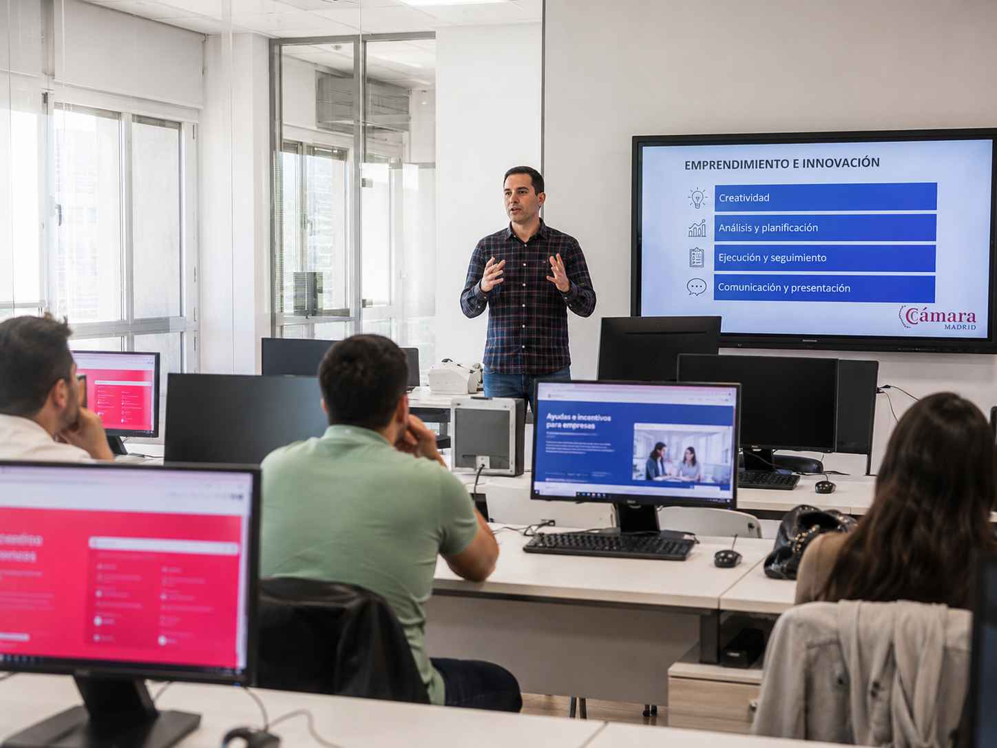 Abierta la inscripción para 135 plazas en cursos de IA, realidad virtual e internet de las cosas en Córdoba.