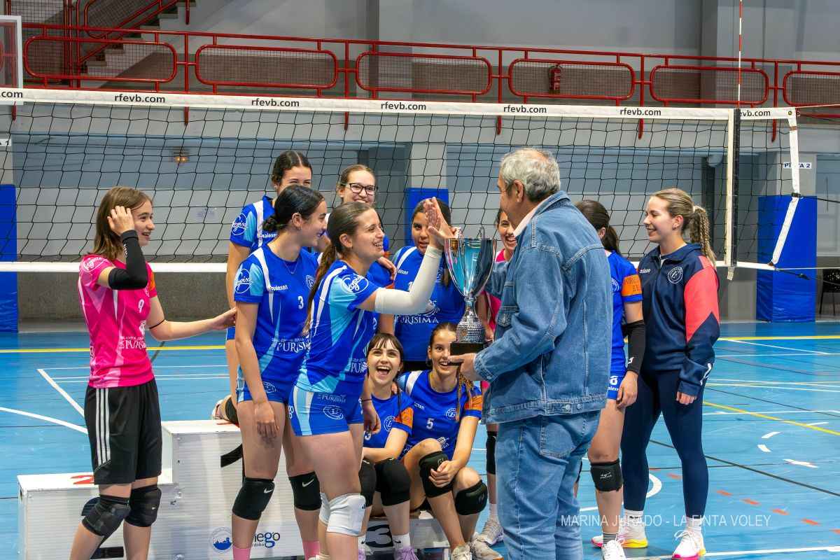 Entrega del trofeo.