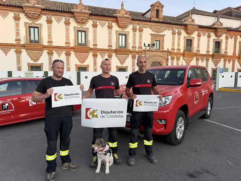 Tres bomberos de Córdoba viajan a Venezuela para colaborar en los rescates tras el terremoto.