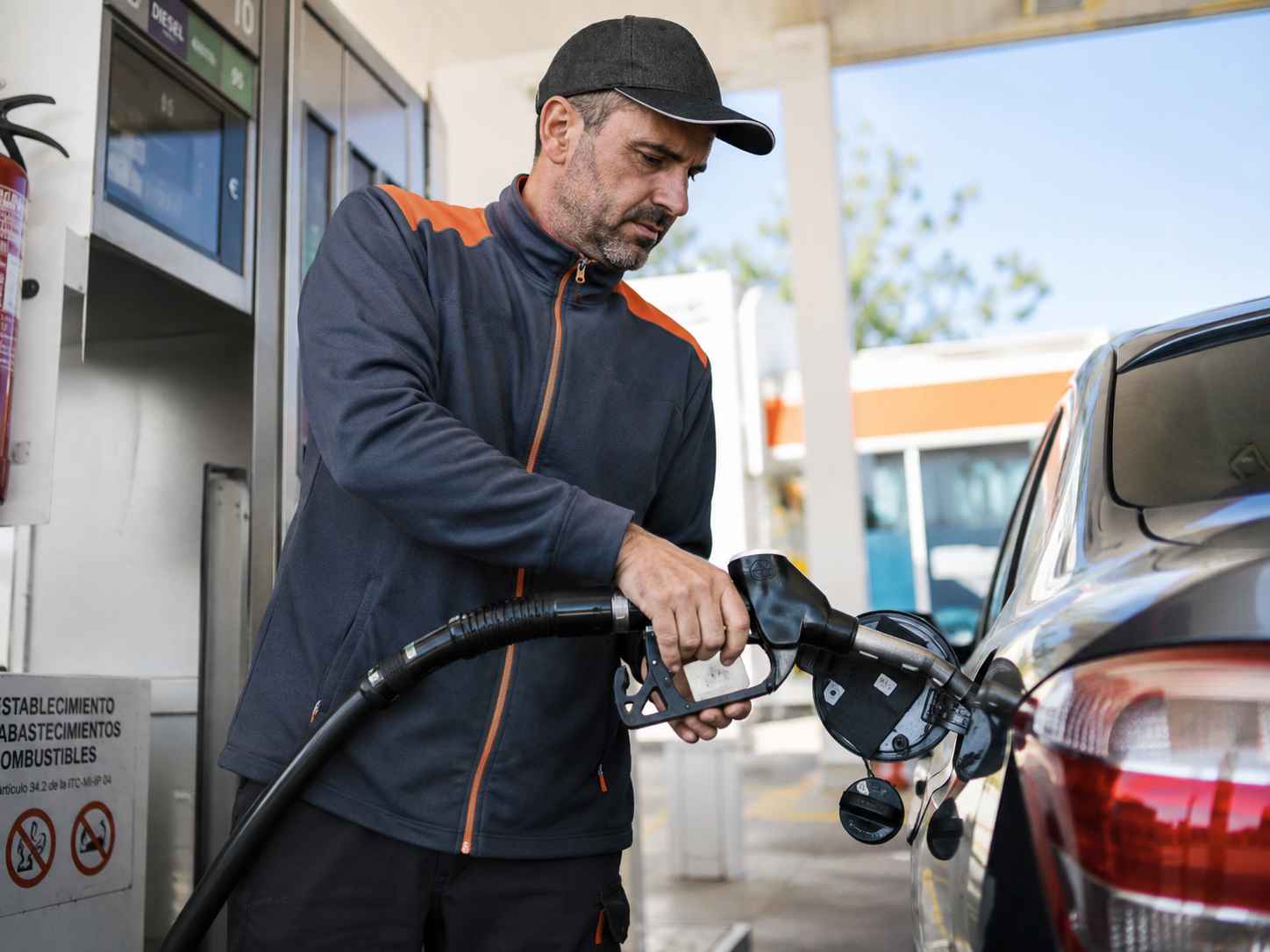 La CNMC será la encargada de vigilar los márgenes brutos de todas las estaciones de carburantes