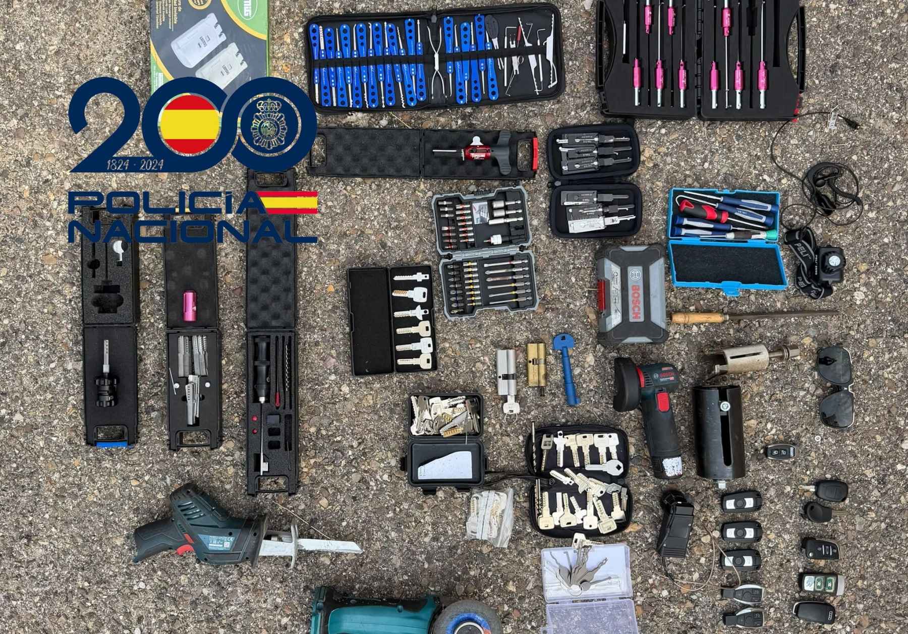 Material intervenido tras las detenciones.
