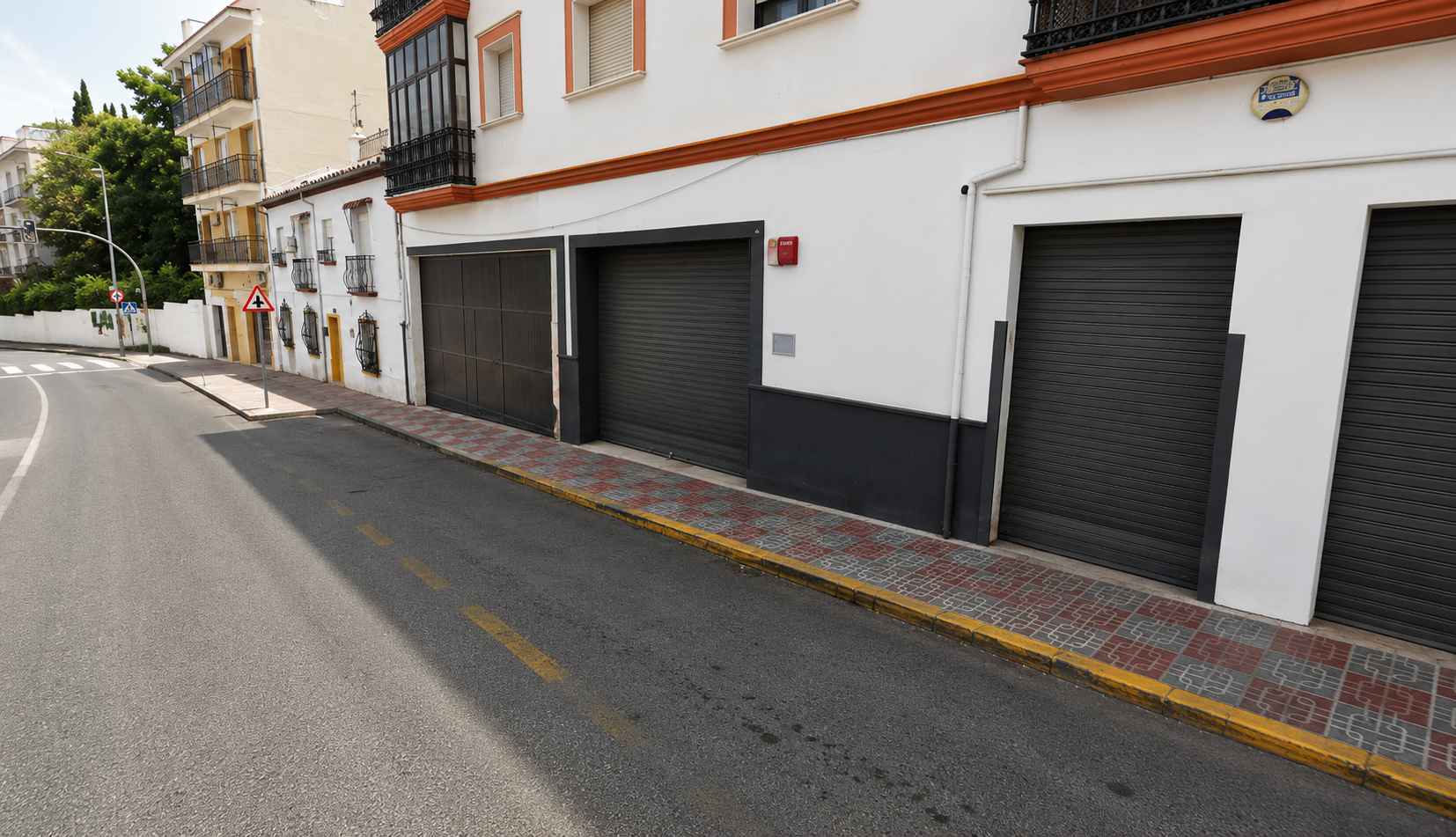 Fachada de las cocheras.
