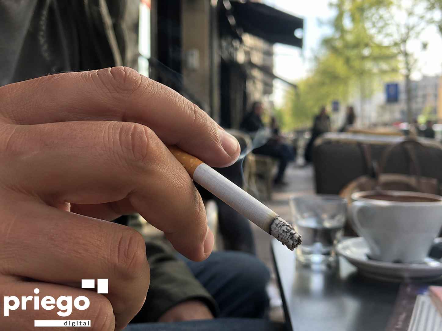 El Gobierno lleva al Congreso la prohibición de fumar en terrazas de bares y restaurantes.