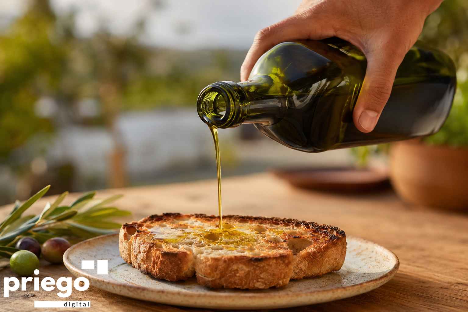 Aceite de oliva virgen extra vertido sobre una tostada.
