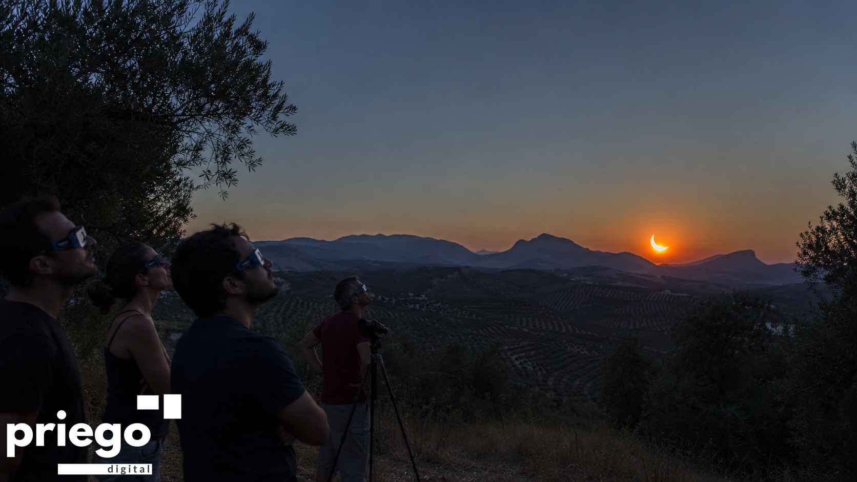 Recreación del eclipse en una zona de olivar.