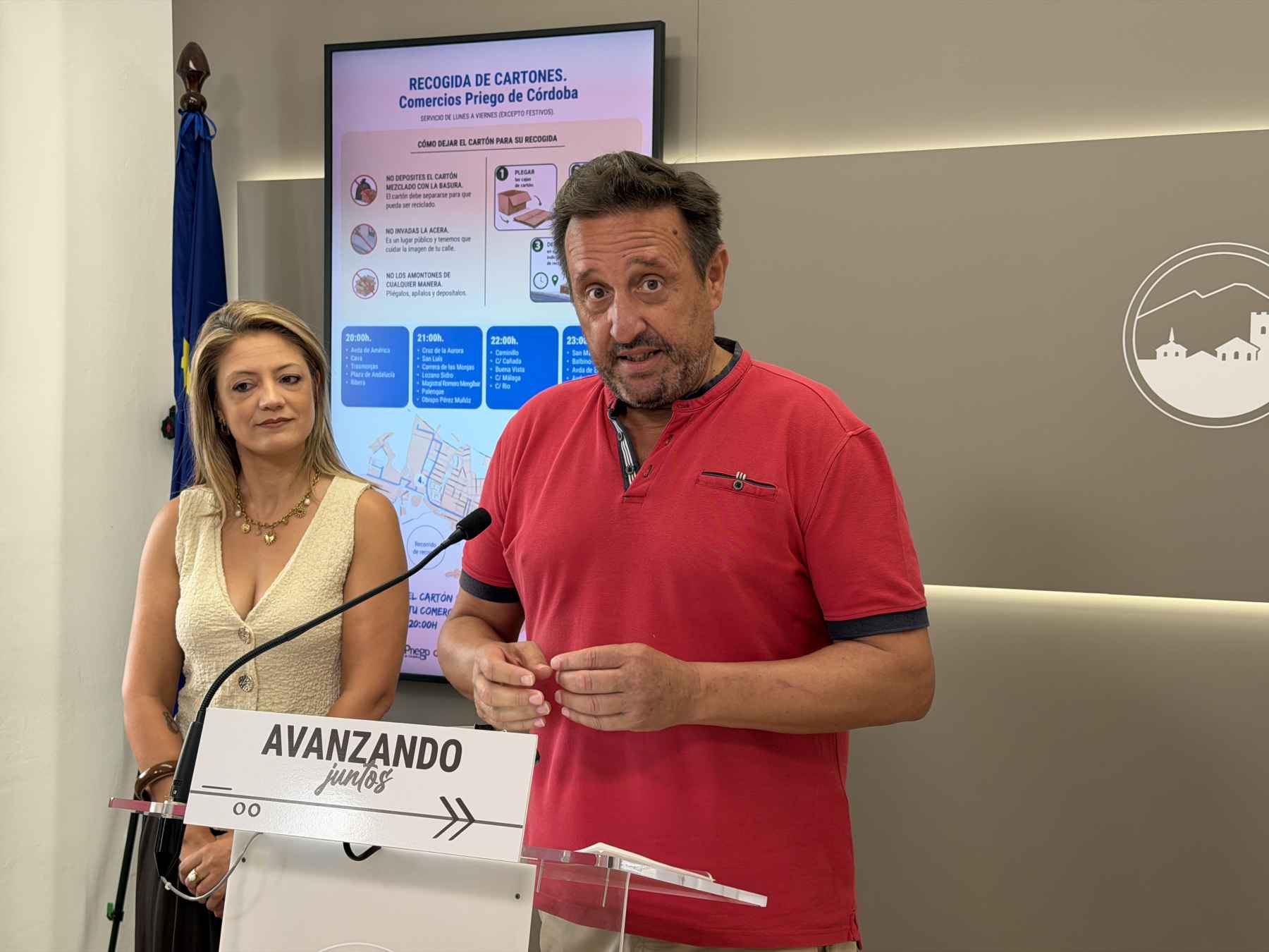 Eva Gómez y Javier Ibáñez durante la comparecencia ante los medios.