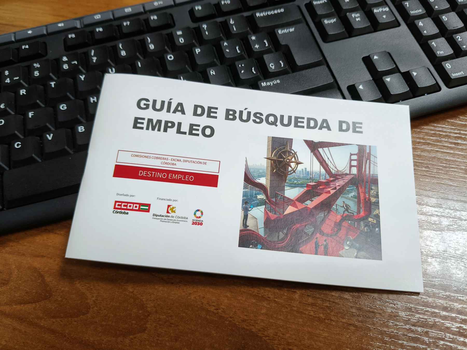 La guía plantea un recorrido por diferentes aspectos relacionados con la búsqueda de empleo.