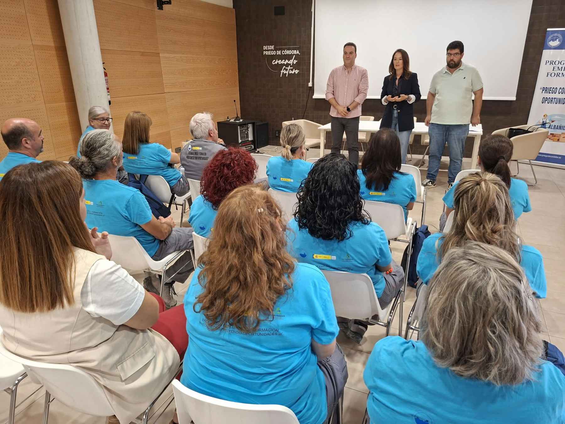 Reunión con los participantes en el taller de empleo.
