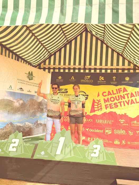 Dani Luque en el podio de la Califa Mountain Festival.