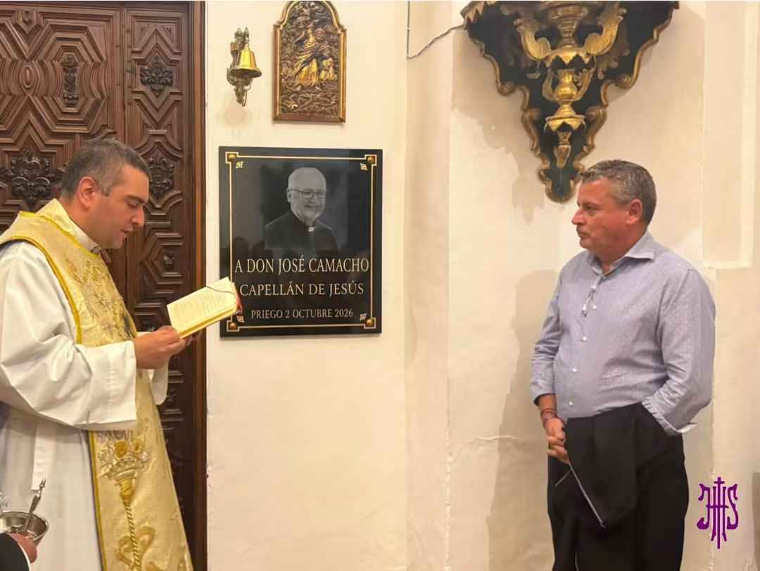 Bendición de la placa en memoria de José Camacho Marfil.
