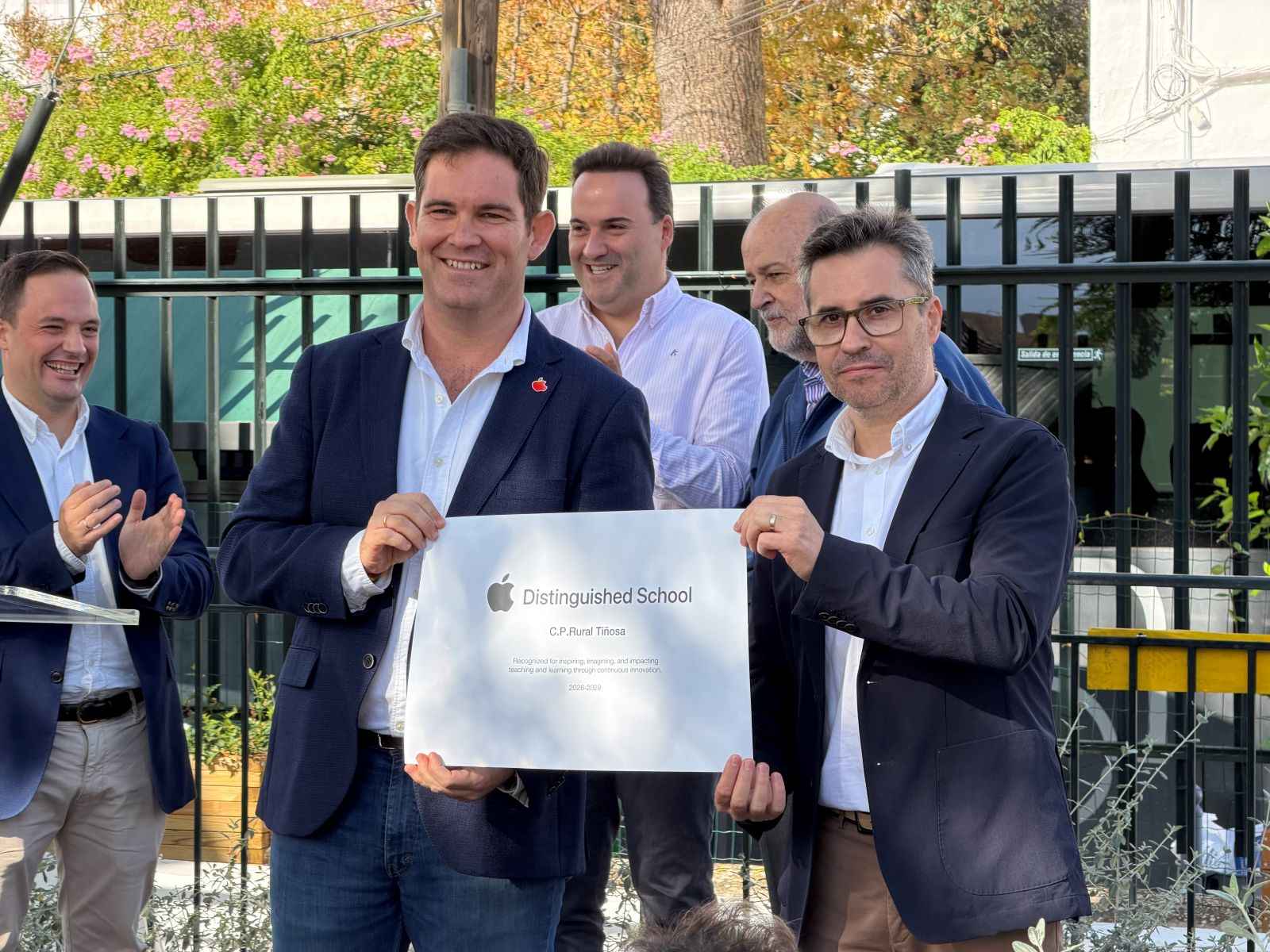 Entrega del reconocimiento Apple Distinguished School al CPR Tiñosa.