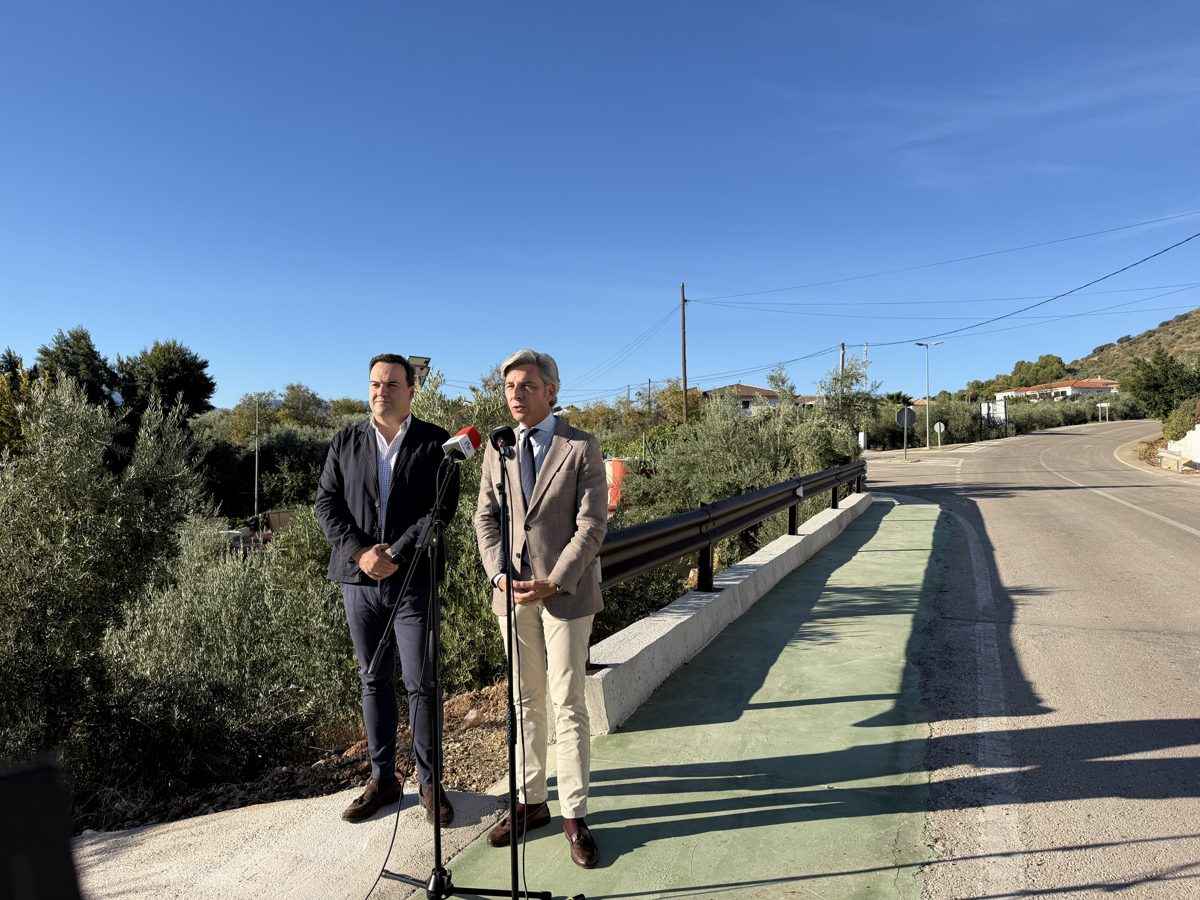 Juan Ramón Valdivia y Andrés Lorite, en el nuevo sendero de Esparragal.