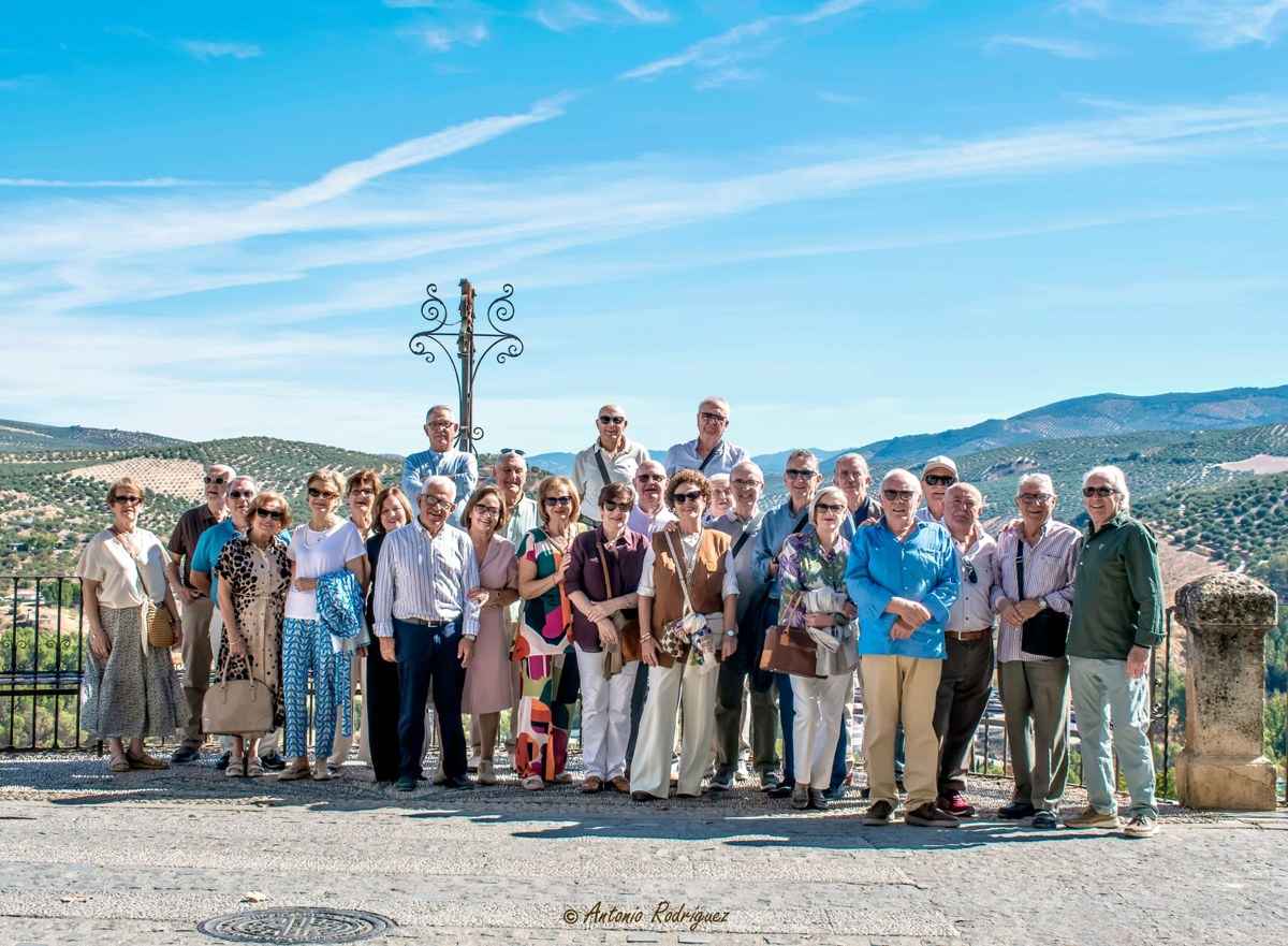 Antiguos alumnos del Instituto Laboral durante su reencuentro en Priego.