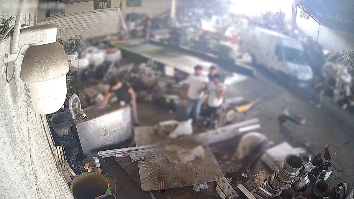Imagen de las cámaras de seguridad de la chatarrería donde se localizaron las barandillas.