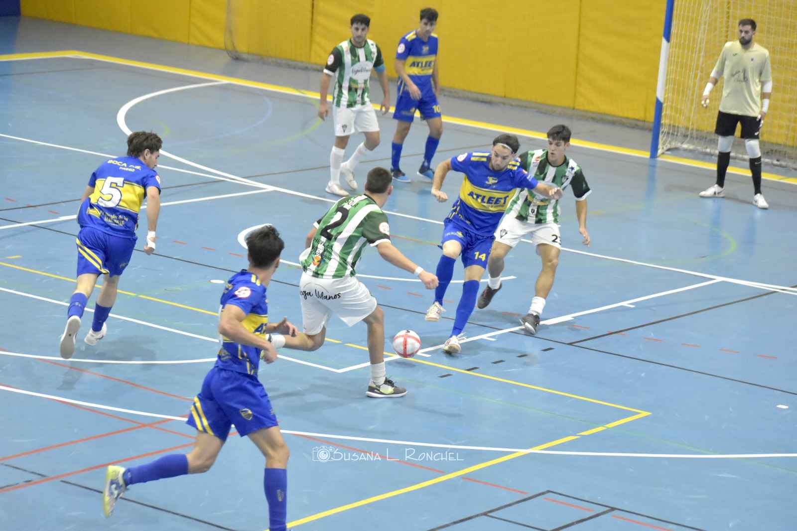 Lance de juego de un partido del Boca FS Priego.