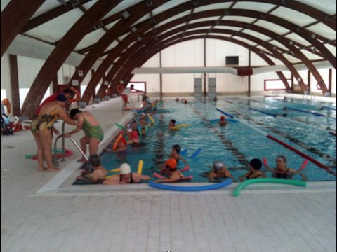 Piscina cubierta de Priego. (Foto: Jorge Linares)