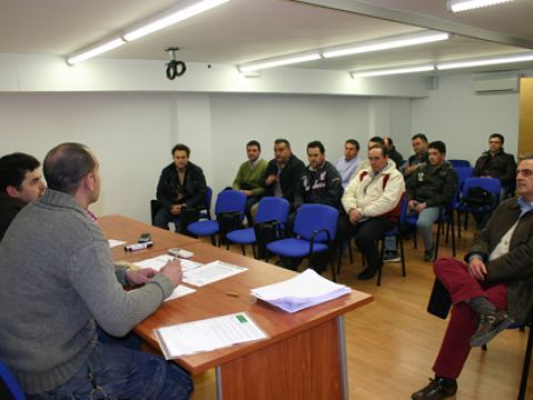 Algunos de los asistentes a la reunión celebrada ayer en la sede de FEP. (Foto: Cedida)