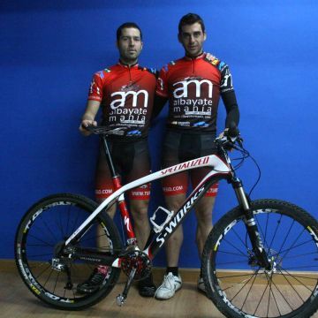 José Mª Espinar e Iván Soldado, integrantes del equipo prieguense Albayatemanía. (Foto: Antonio J. Sobrados)