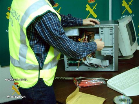 Inspección de un PC. (Foto: Cedida)