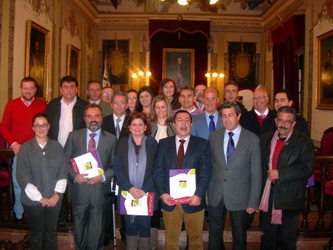 Asistentes a la firma del convenio. (Foto: Cedida)