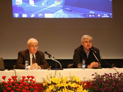 Instante de la ponencia del profesor Ruiz Manjón. (Foto: Cedida)