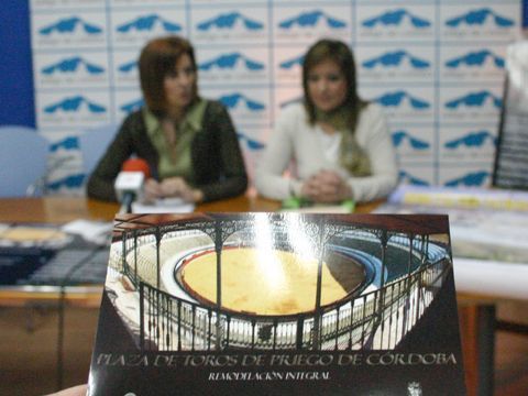 En primer plano, postal conmemorativa que se entregará a todos los espectadores del festejo del próximo 20 de marzo. (Foto: R. Cobo)