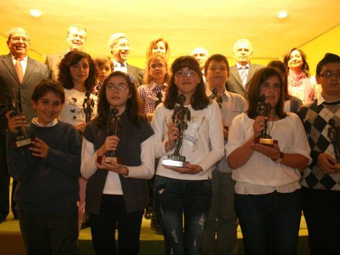 Premiados y autoridades al final del acto. (Foto: Antonio J. Sobrados)