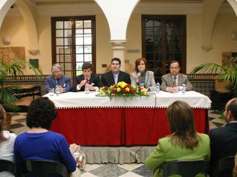 Participantes en el acto celebrado a mediodía de hoy domingo en el Centro Cultural Lozano Sidro. (Foto: R. Cobo)