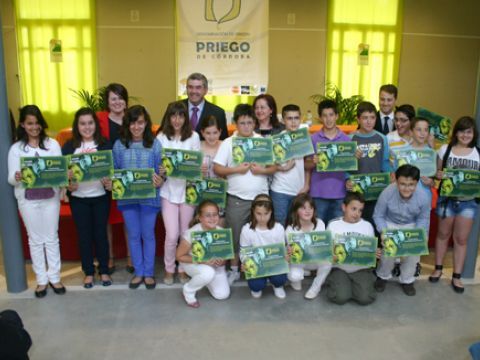 Pequeños participantes en la Escuela de Cata para Jóvenes puesta en marcha por la Denominación. (Foto: R. Cobo)