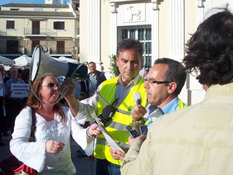 Lectura del manifiesto por parte de Rafael Osuna, delegado del Satse. (Foto: J. Moreno)