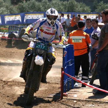 Antonio Serrano afrontando la extrema del recinto ferial. (Foto: Antonio J. Sobrados)