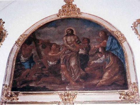 Óleo sobre lienzo, Jesús despojado de su tunica, sobre el dintel de la puerta de la sacristía, con la inscripción del principio y fin de la obra de la capilla. Tomada del Inventarios Históricos y actuales de la Pontificia y Real Hermandad de Nuestro Padre