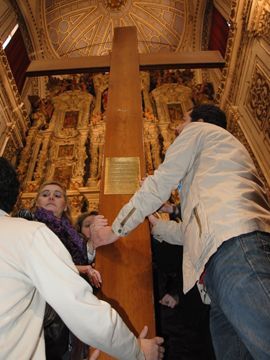 La Cruz de los Jóvenes en uno de los templos en los que ha recibido culto. (Foto: Cedida)
