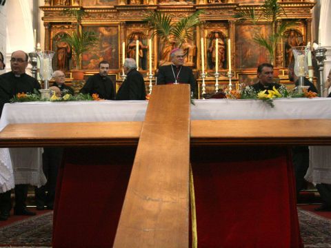 Imagen de la Cruz de la Juventud en la parroquia de la Asunción. (Foto: Antonio J. Sobrados)