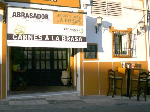 Fachada del Mesón "La Ronda" en Carcabuey. (Foto: Antonio J. Sobrados)