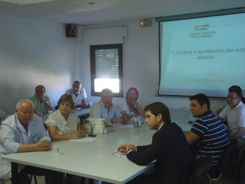 Alcaldes y responsables del tejido asociativo y empresarial de la Subbética. (Foto: J. Moreno)